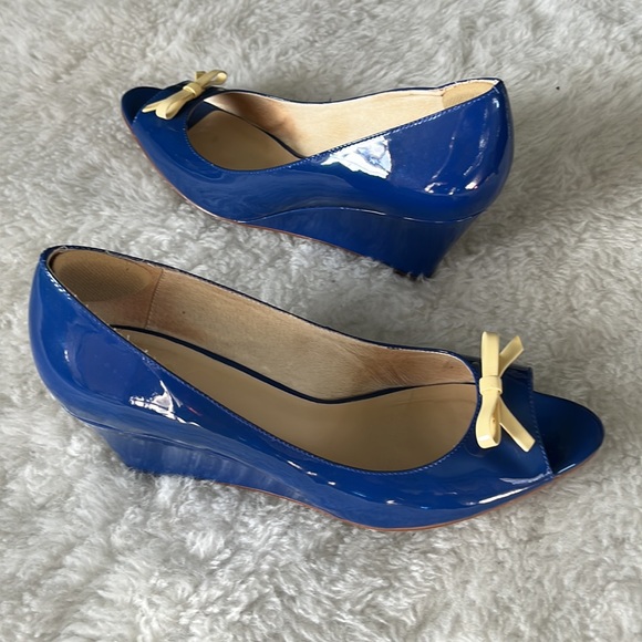 Kate spade royal blue patent peep toe wedge pump sz 9.5M - Picture 5 of 14